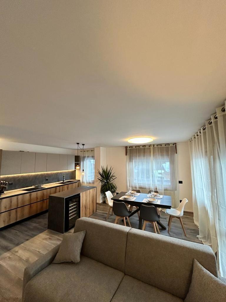 Area Apartments มาดอนนาดีกัมปิโญ ภายนอก รูปภาพ